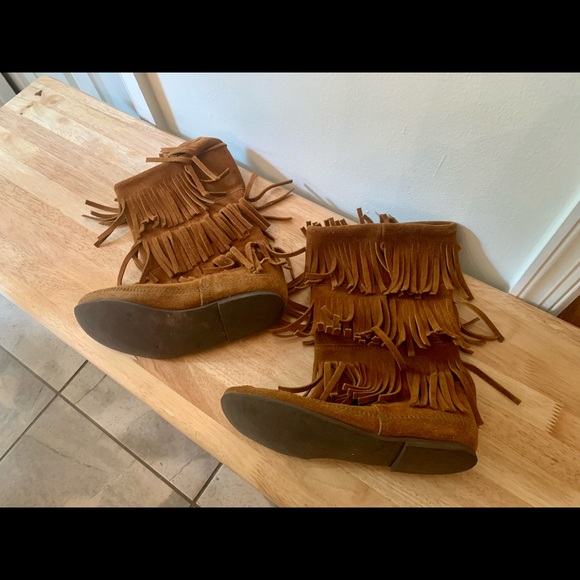 Minnetonka Fringe Boots - Calf length Brown Suede - Picture 2 of 7